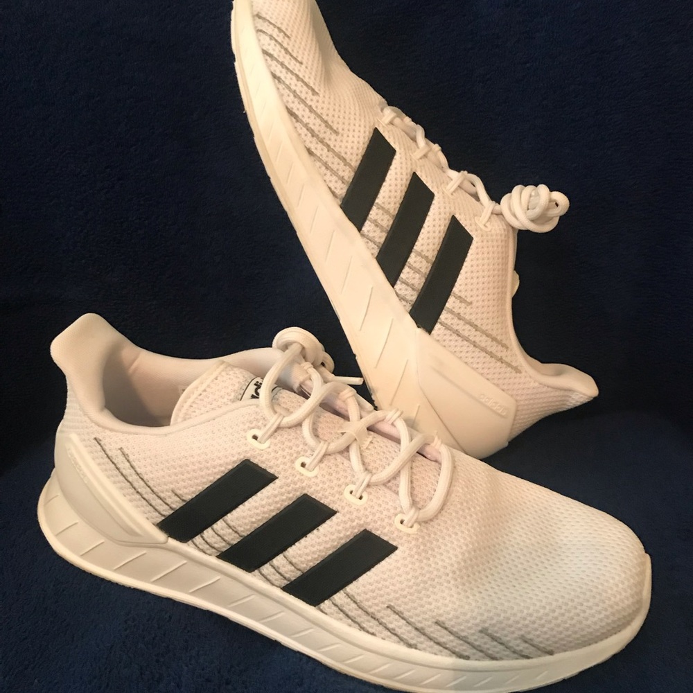 Like new men’s white adidas tennis shoes. Size 12